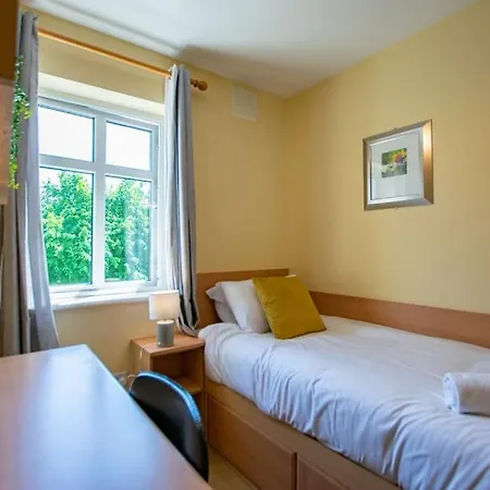 93 - Roomy Townhouse By Shortstays Galway