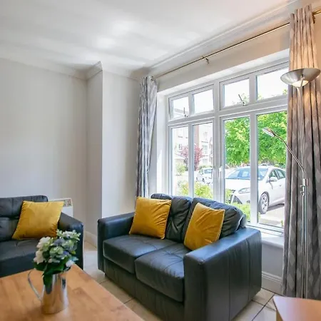 93 - Roomy Townhouse By Shortstays Hébergement de vacances *