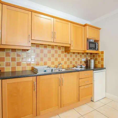 93 - Roomy Townhouse By Shortstays * Galway