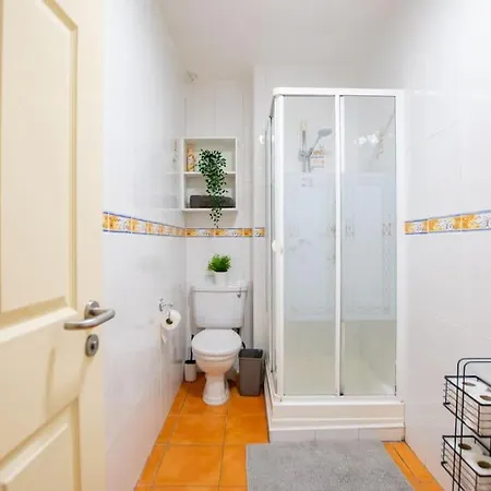 90 - Roomy Townhouse By Shortstays Holiday home *