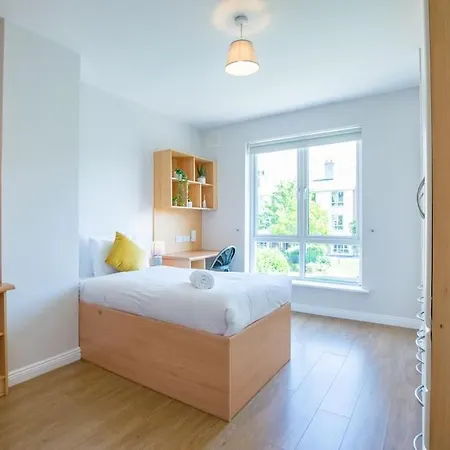 Holiday home 90 - Roomy Townhouse By Shortstays *
