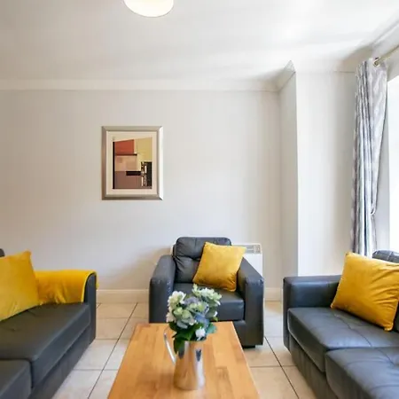 90 - Roomy Townhouse By Shortstays * Galway