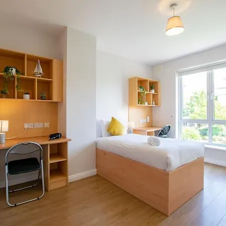 90 - Roomy Townhouse By Shortstays * Galway